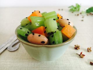 19、爽口开胃小凉菜 花椒油炝芹菜,成品图