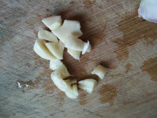 5、手撕包菜,蒜头切记粒