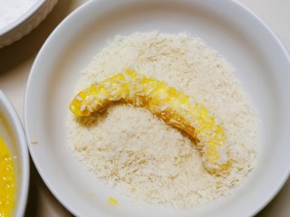 11、炸南瓜条,裹上面包糠