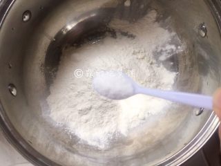 5、软炸鲜蘑, 面粉中加盐