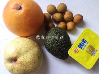1、清甜牛油果水果沙拉,食材