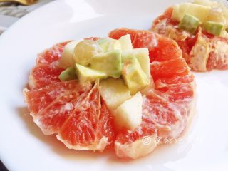 10、清甜牛油果水果沙拉,完成啦