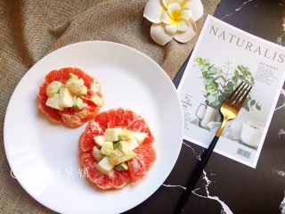 12、清甜牛油果水果沙拉,完成