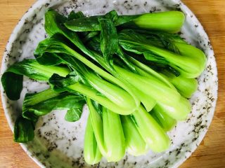 9、香菇炒油菜,捞出过凉备用