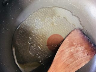 15、香菇炒油菜,锅中再添油烧热