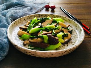 25、香菇炒油菜,成品图