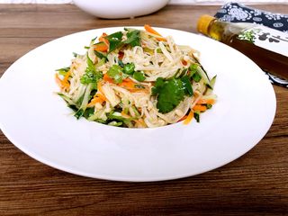 20、麻辣金针菇,搅拌好装盘，是不是感觉很开胃