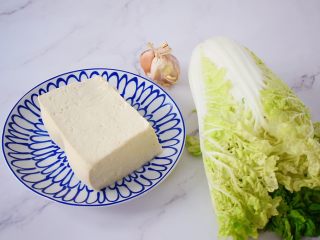 1、白菜豆腐,准备好材料