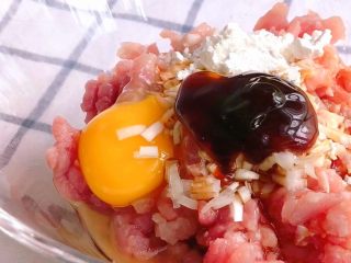 5、猪肉丸子汤,蚝油