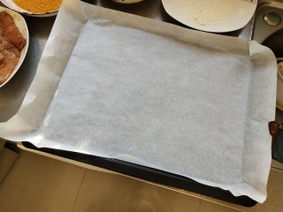 5、烤箱香酥大鸡排,烤盘垫油纸