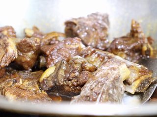 13、陈皮糖醋排骨,排骨大火收汁，倒入勾芡汁