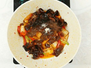 14、木耳炒豆腐,适量鸡精