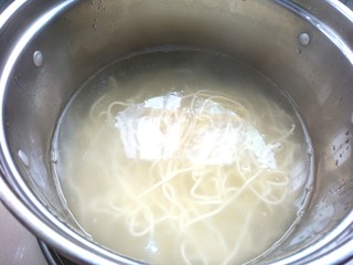 18、葱油拌面,水开下面