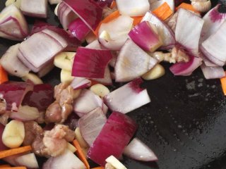 11、干锅土豆片,翻炒 到有点变色