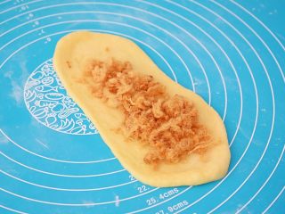 10、肉松面包,放入肉松