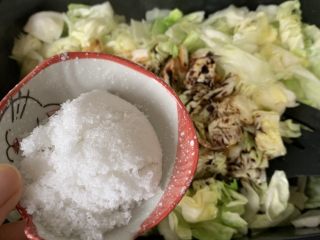 6、糖醋包菜,加一点糖