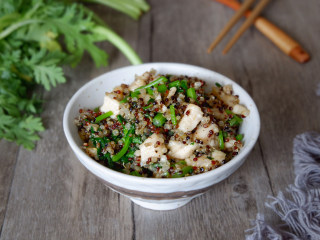 7、藜麦茼蒿鸡肉饭,成品