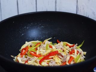 13、杏鲍菇小炒肉,翻炒均匀即可