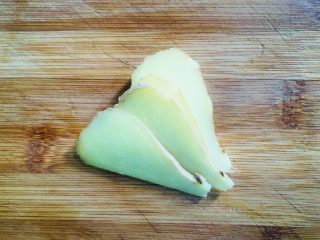 4、白切肉,姜洗净切片