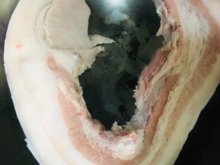 6、白切肉,五花肉冷水下锅