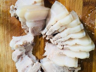 27、白切肉,切成薄片