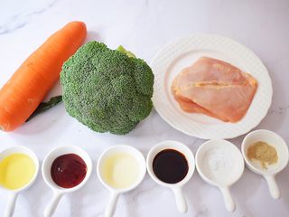 1、蜜汁鸡胸肉,准备好材料