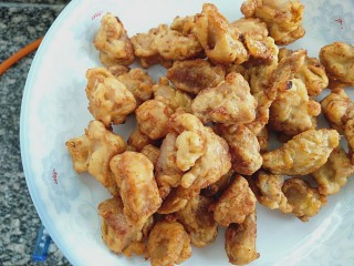 12、菠萝咕噜肉,炸制金黄捞出