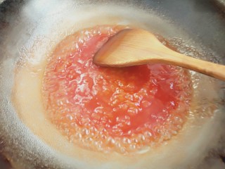 15、菠萝咕噜肉,翻炒至粘稠