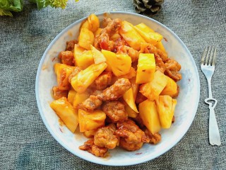 18、菠萝咕噜肉,盛入盘里