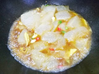 10、红烧冬瓜,煮2分钟,无敌好吃的冬瓜就做好啦。