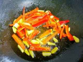 6、西兰花炒菌菇,热锅热油姜蒜爆香加红椒翻炒。