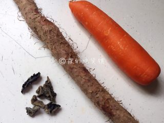 1、素炒山药 春的山药 清脆又爽口,食材。