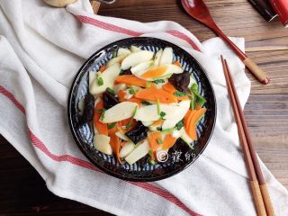 14、素炒山药 春的山药 清脆又爽口,完成。