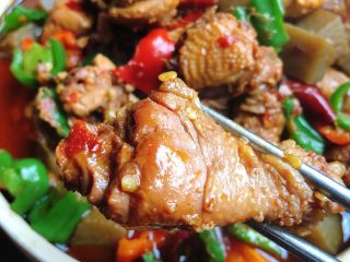 15、超过瘾的啤酒魔芋炖鸡,好嫩的小鸡腿,来一口?