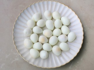 4、年夜饭必备之腰缠万贯,去壳。