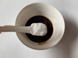 3、酱汁烧茄子,盐2匙