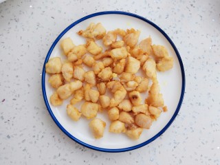 5、鱼香鸡丁,直到两面金黄就好了