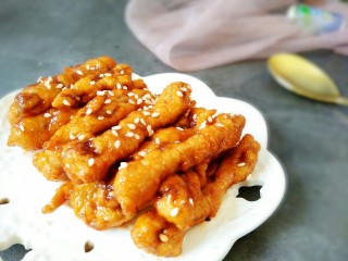 10、#猪年#糖醋里脊,出锅装盘!少许白芝麻点缀!