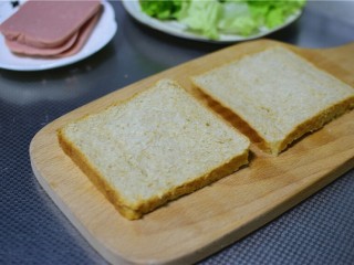1、火腿三明治,准备食材