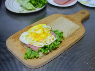 7、火腿三明治,放鸡蛋