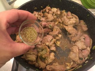 19、孜然羊肉,加芝麻