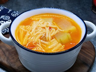11、酸甜开胃~番茄金针菇冬瓜汤,好喝极了!适当多吃些冬瓜呦~