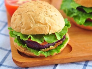 14、蛋蔬汉堡,成品。