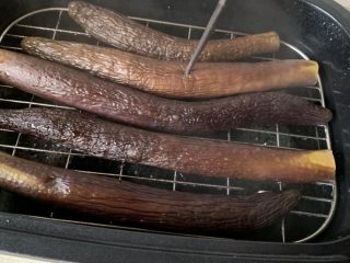 3、凉拌茄子,茄子蒸到皱巴巴，筷子能戳动就可以了
