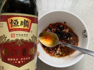 10、凉拌茄子,一点醋