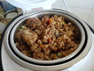 20、懒人排骨焖饭,拌匀