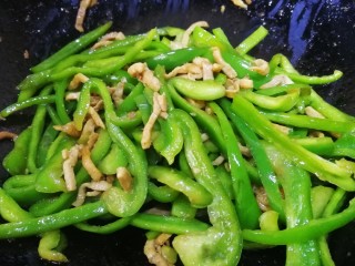 16、青椒炒肉丝,出锅前点几滴醋，炒两下就好。