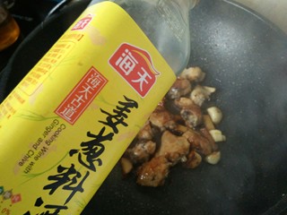 9、板栗烧鸡翅,加料酒
