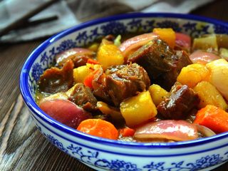 16、快手咖喱土豆炖牛肉,浇在米饭上更好吃