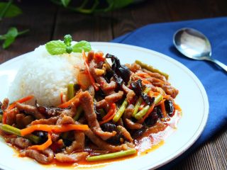 20、鱼香肉丝,配上米饭,要不要来一份